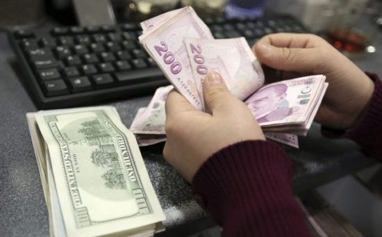 S&P για Τουρκία: Η λίρα καταρρέει, λάβετε δράση