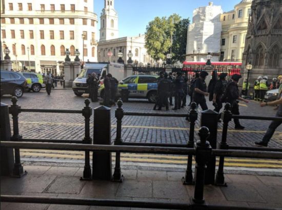 Συναγερμός στο Λονδίνο: Εκκενώθηκε ο σταθμός Charing Cross λόγω απειλών για βόμβα