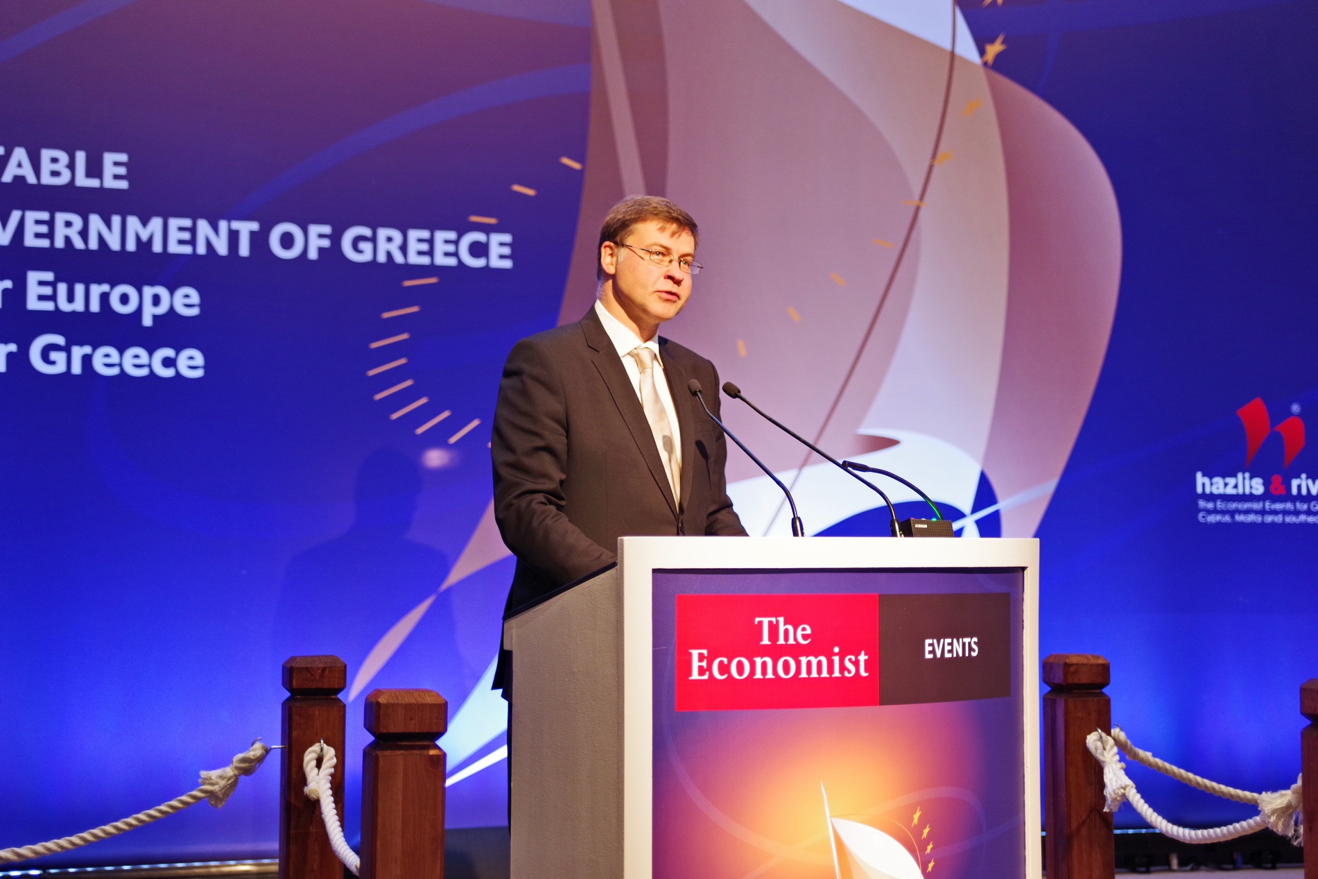 Ντομπρόβσκις στον Economist: Επιτήρηση και μεταρρυθμίσεις και μετά το πρόγραμμα