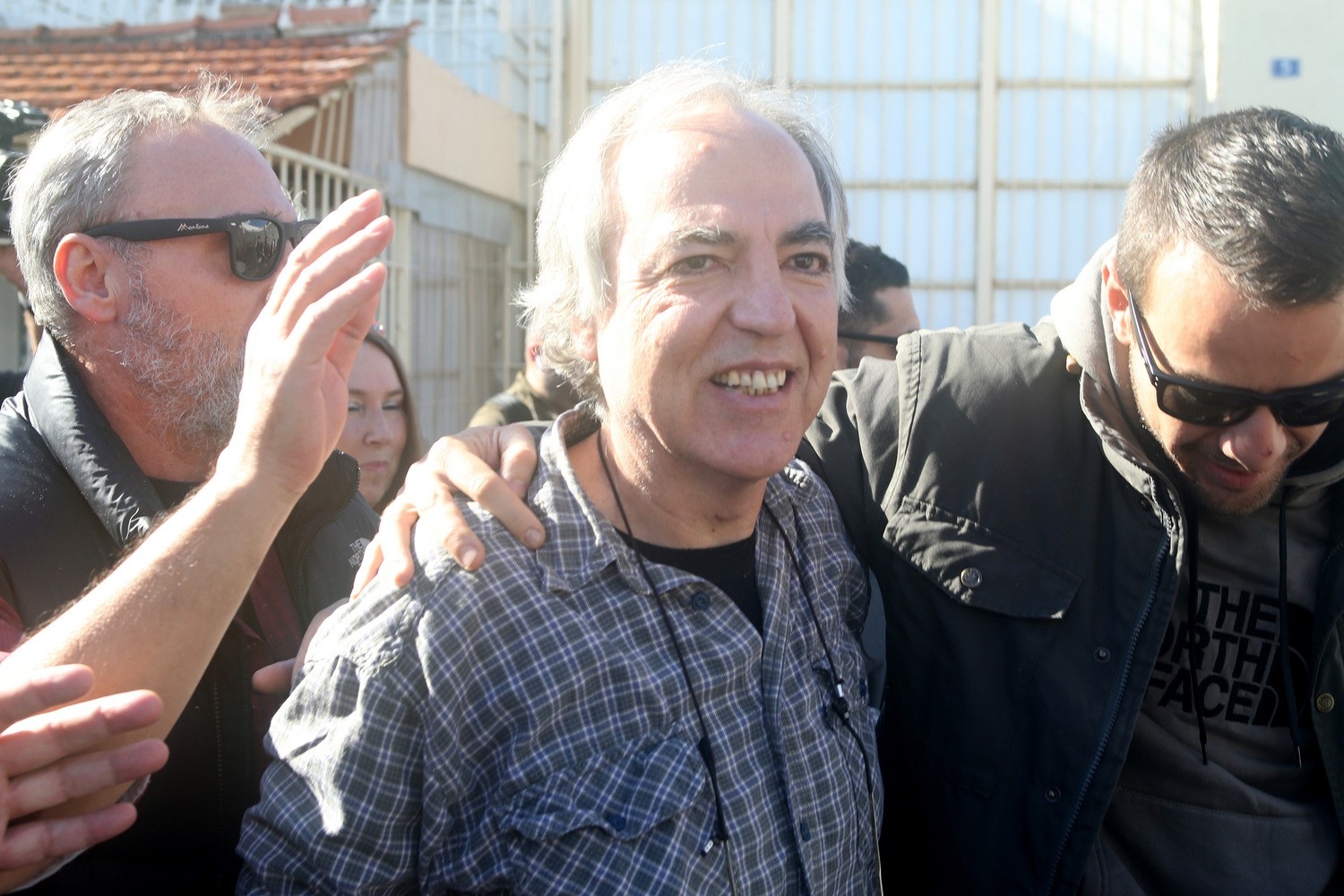 Εγκρίθηκε και τρίτη άδεια στον Κουφοντίνα ελέω… Ρουβίκωνα