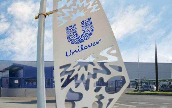Unilever: Δεν θα συνεργαστούμε με σταρς των social media που αγοράζουν followers
