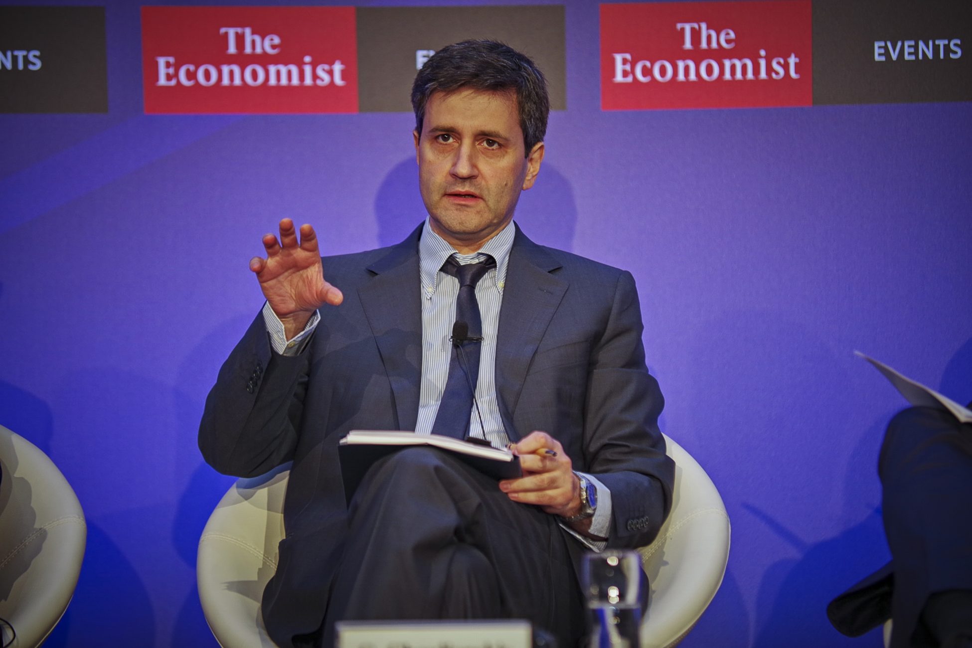 Χουλιαράκης: Το μαξιλάρι των 18 δισ ευρώ επαρκεί για δύο χρόνια