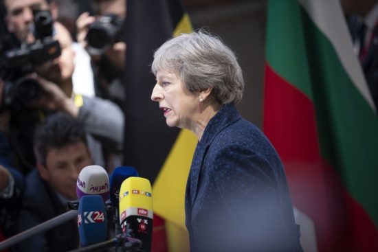 Μετά το «πικρό ποτήρι» του brexit, η Μέι προειδοποιεί τις Βρυξέλλες για την κοινή πολιτική ασφάλειας