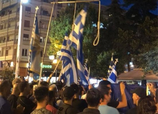 Ασκήσεις θάρρους στο Μαξίμου απέναντι στη λαϊκή αποδοκιμασία