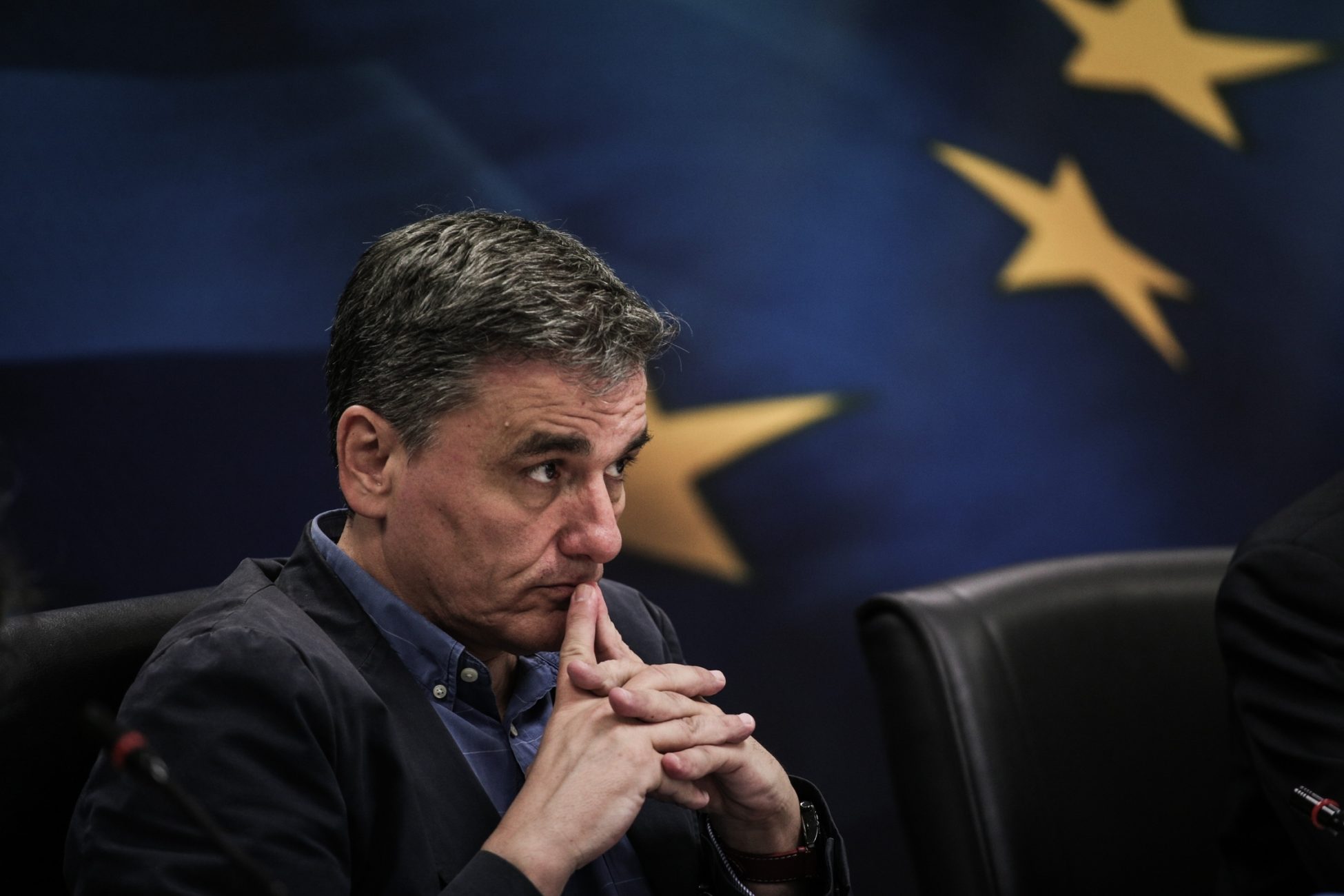 Handelsblatt για Eurogroup: «Οι Eυρωπαίοι παζαρεύουν το μέλλον της Ελλάδας»