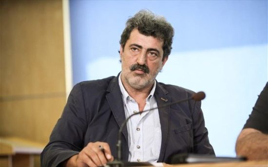 Με… ξύδι και γραβάτα πανηγυρίζει ο Πολάκης τη συμφωνία στο Eurogroup