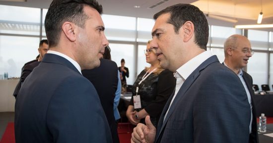 Θρίλερ στο Σκοπιανό: Διγλωσσία και καθυστερήσεις από Ζάεφ, εν αναμονή ο Τσίπρας