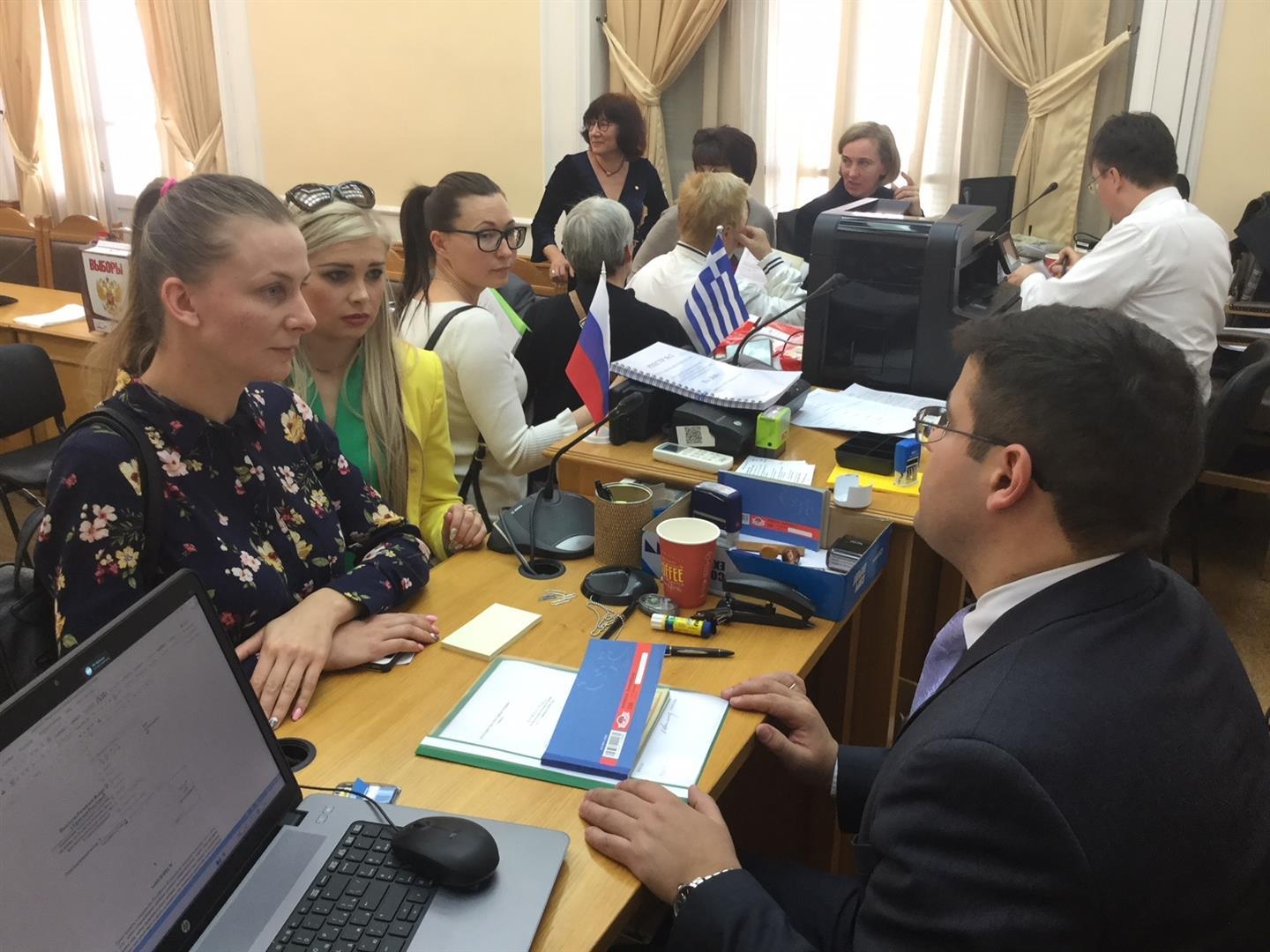 Υπέρ μιας πιο ενεργούς συνεργασίας με τις ΗΠΑ τάσσονται οι μισοί Ρώσοι πολίτες