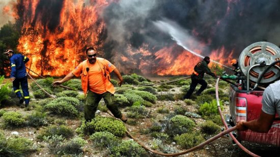 Observer: Οργή των πυροσβεστών στην Ελλάδα για τους χειρισμούς της κυβέρνησης στο Μάτι