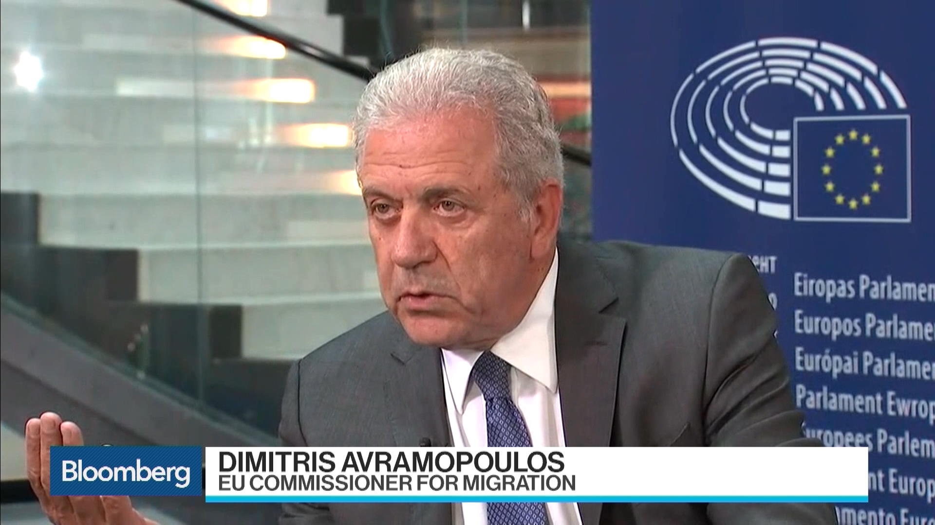 Δημήτρης Αβραμόπουλος στο Bloomberg: «Θα κρατήσουμε ζωντανό το ευρωπαϊκό όνειρο»