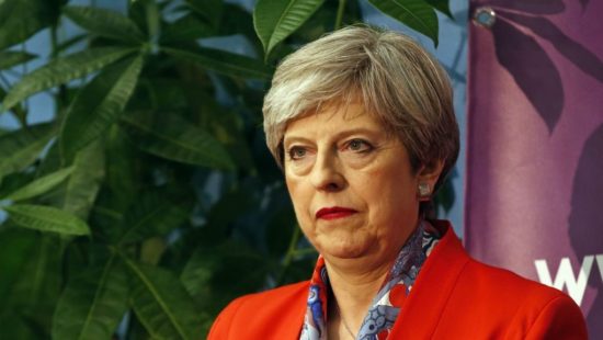 Βρετανία: Τρίζει η καρέκλα της Μέι μετά την παραίτηση τριών υπουργών