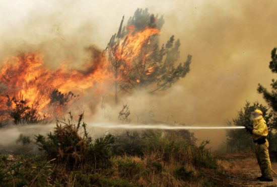 Σε εξέλιξη η φωτιά σε Γεράνεια και Νέο Βουτζά – Έξι ενεργά μέτωπα σε όλη τη χώρα