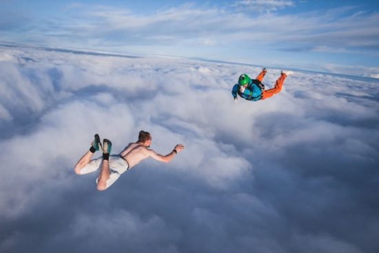 Βούτηξε από το αερόστατο… χωρίς αλεξίπτωτο!