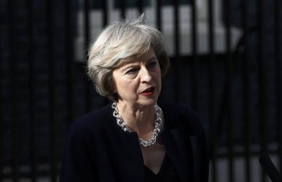 Η μεγάλη μάχη της Τερέζα Μέι για την επιβίωσή της και για το «ήπιο» brexit
