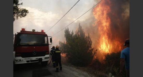 Αναζωπυρώνεται η φωτιά στο Νέο Βουτζά