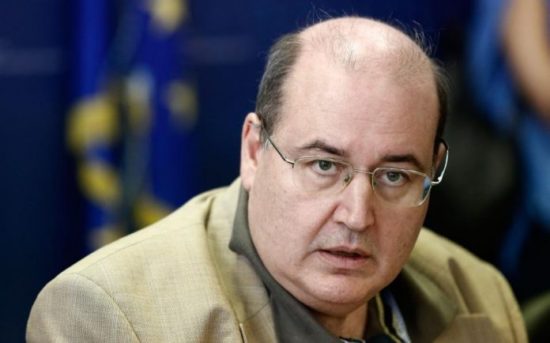 Επιμένει ο Φίλης: Δεν θα κοπούν οι συντάξεις