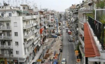 Πάνω από το 40% του εισοδήματος πάει σε φόρους και συντήρηση σπιτιού