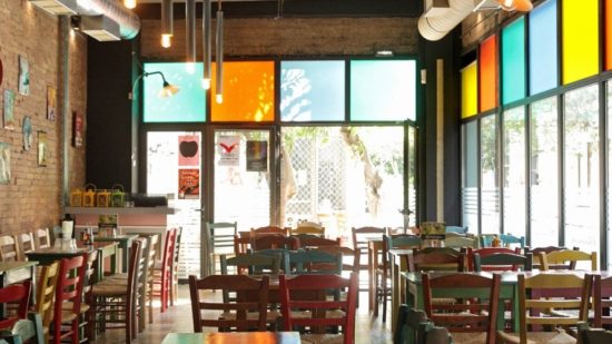 Ληστεία σε μεζεδοπωλείο στο Λόφο του Στρέφη, από κουκουλοφόρους