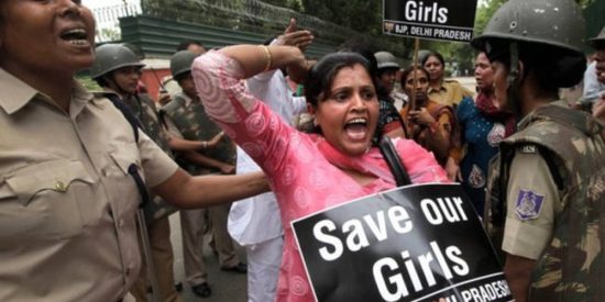 Ινδονησία: Στη φυλακή κοπέλα που έκανε έκτρωση μετά τον βιασμό απο τον αδελφό της!