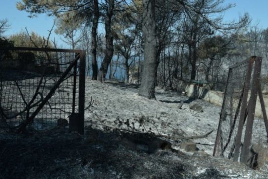 Νέο κυβερνητικό αφήγημα: Θα γκρεμίσουμε τα αυθαίρετα που οδήγησαν στην τραγωδία