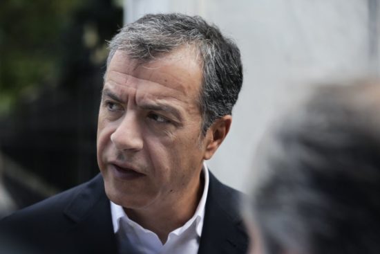 Θεοδωράκης: «Πνιγμένοι στο ψέμα, προσπαθούν να βρουν συμμάχους»