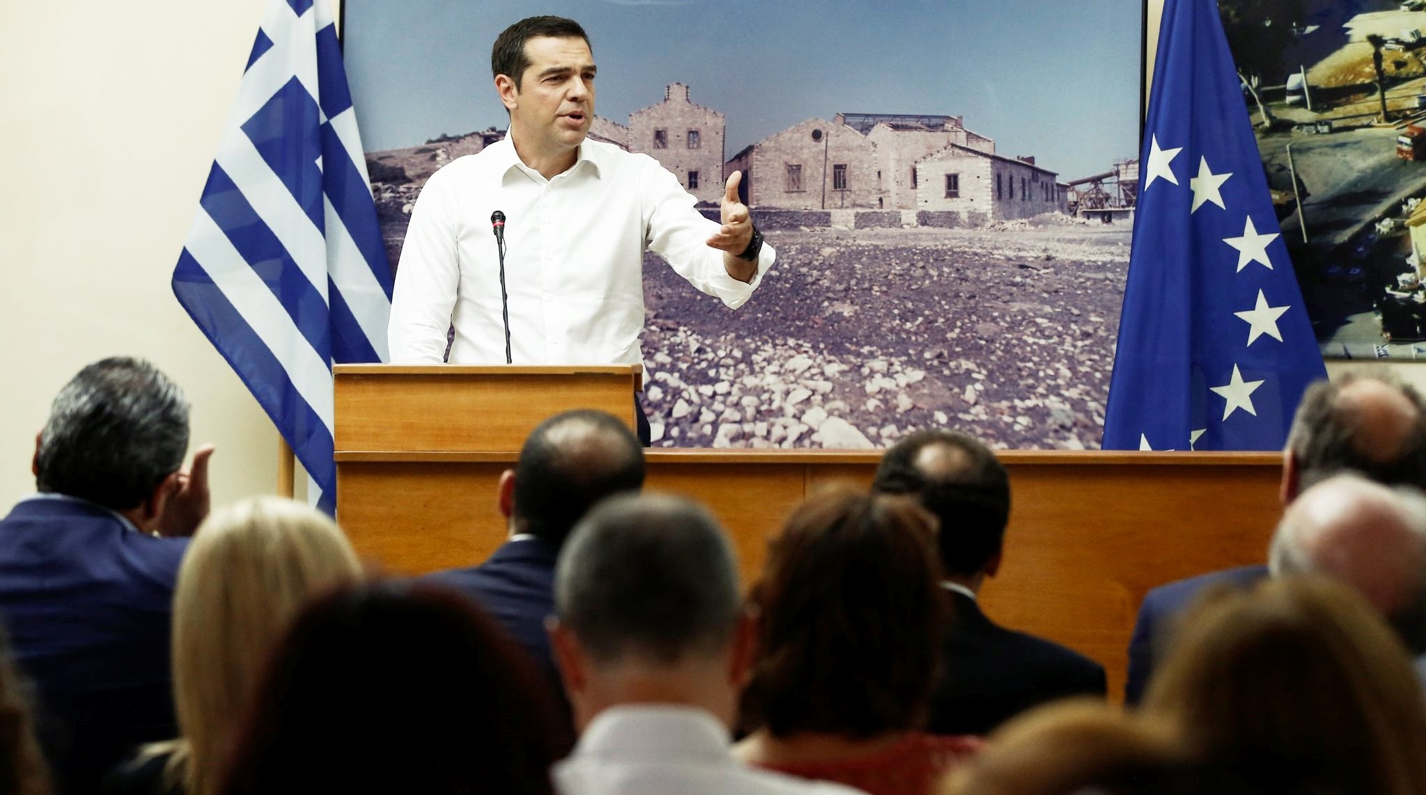 Τα αυθαίρετα στο επίκεντρο της ρητορικής Τσίπρα για την καταστροφή στο Μάτι