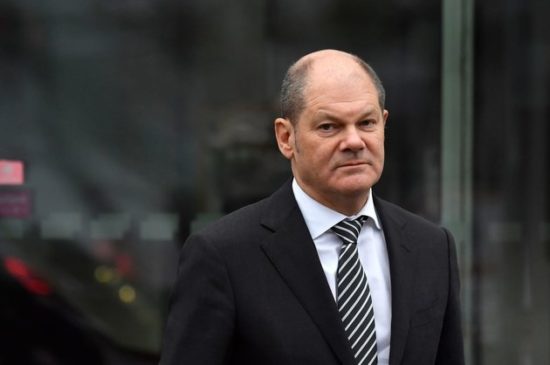 Οι συμφωνίες πρέπει να τηρούνται, τονίζει ο Σολτς