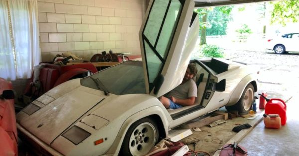 Lamborghini против феррари