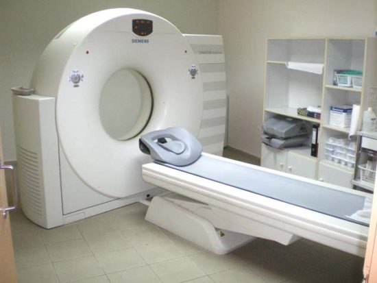 «Έλλειψη αξονικών τομογράφων και συντονισμού» καταγγέλλει η ΠΟΕΔΗΝ