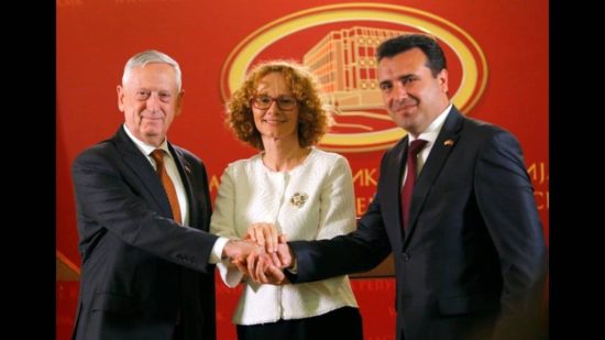 «Απόβαση» υποστήριξης Δυτικών για το δημοψήφισμα στα Σκόπια