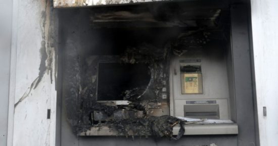 Μετά τον Βύρωνα και δεύτερη ανατίναξη ΑΤΜ στον Άγιο Στέφανο