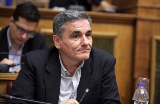 Τσακαλώτος: Νέα χαλάρωση των capital controls – Μεσοσταθμική μείωση 10% στον ΕΝΦΙΑ το ’19