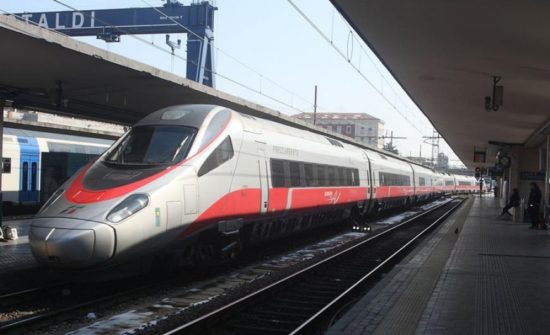 Επίσημη πρώτη με επιβάτες υπουργούς για το «Ασημένιο Βέλος»