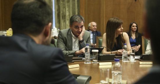 Αγώνας δρόμου 30 ημερών για να «μαζέψουν» τη ζημιά με τις συντάξεις