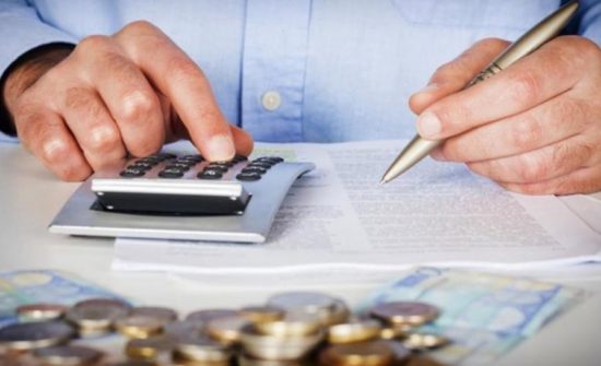 Ο νόμος Κατρούγκαλου «εξαφάνισε» το 30% από τα εισοδήματα των ελεύθερων επαγγελματιών