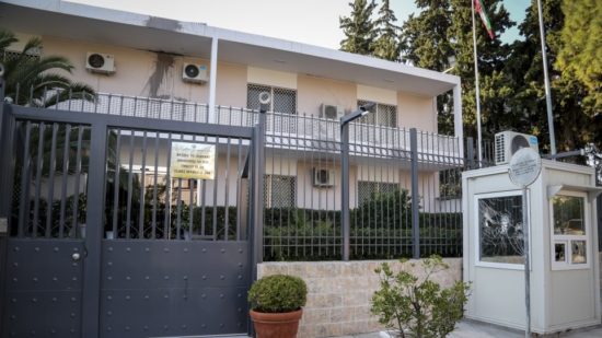 «Παγώνει» η μετακίνηση του φρουρού της πρεσβείας του Ιράν μετά το δράμα με τη σύζυγο του