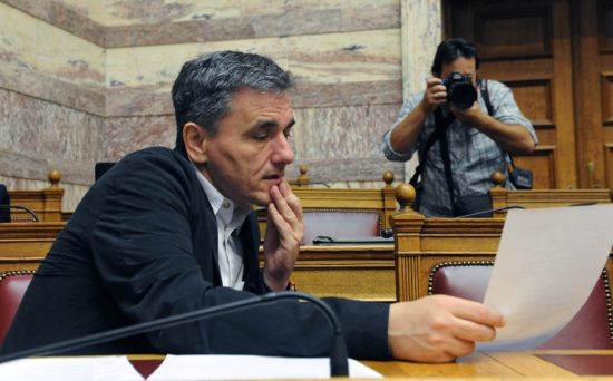 Δύο εναλλακτικά σενάρια για τις συντάξεις στο προσχέδιο του προϋπολογισμού