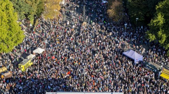 Μεγάλη διαδήλωση στο Βερολίνο κατά του μίσους και του ρατσισμού