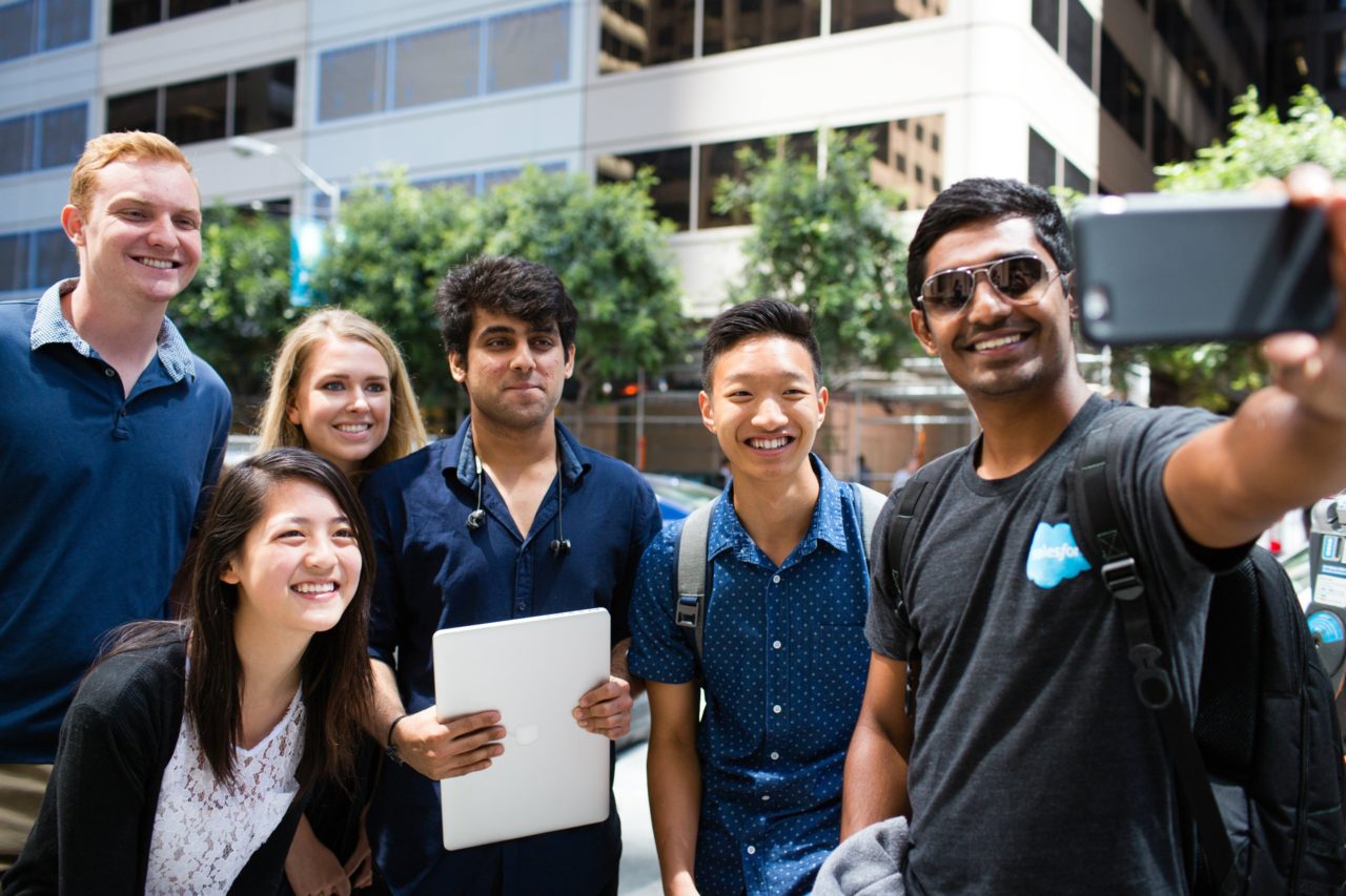 Devide responsibility means nobody is responsible. Кевин мем why many words. Fighting market failure. What where when who why английский. E-commerce стратегия компании.