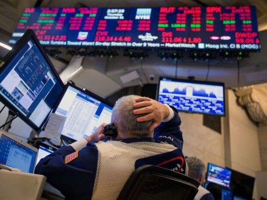 «Σφυροκόπημα» στις αγορές – Βούτηξε 2,20% ο DAX