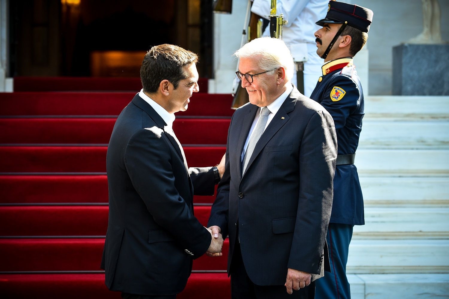 Μια συγγνώμη και… ευχολόγια από τον Σταϊνμάγερ για τις γερμανικές αποζημιώσεις