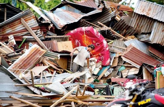 Ινδονησία: Στους 2.000 οι νεκροί από τα 7,5 Ρίχτερ – 5.000 αγνοούνται