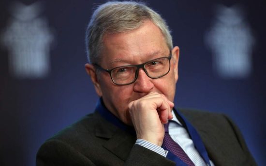 Ρέγκλινγκ: Αλλαγές στον προϋπολογισμό μόνο κατόπιν συνεννόησης με τους θεσμούς