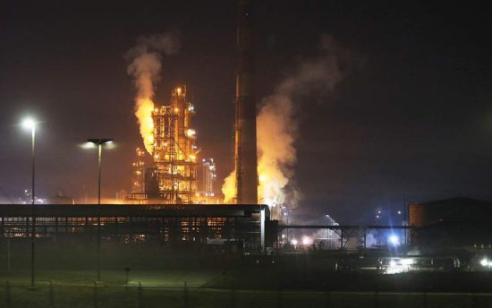 Ένας νεκρός κι εννέα τραυματίες από  έκρηξη στο μοναδικό διυλιστήριο πετρελαίου της Βοσνίας