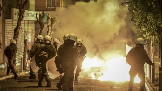 Επεισόδια με μολότοφ τα ξημερώματα στο Πολυτεχνείο