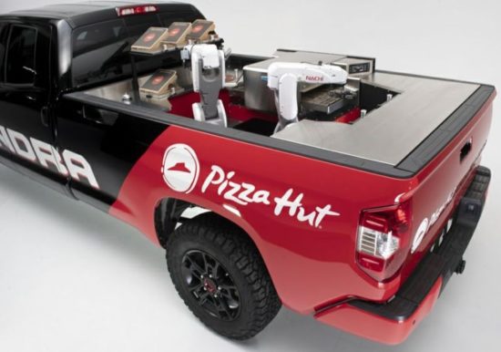 Η Pizza Hut επιστρατεύει τα… ρομπότ για πιο γρήγορο delivery