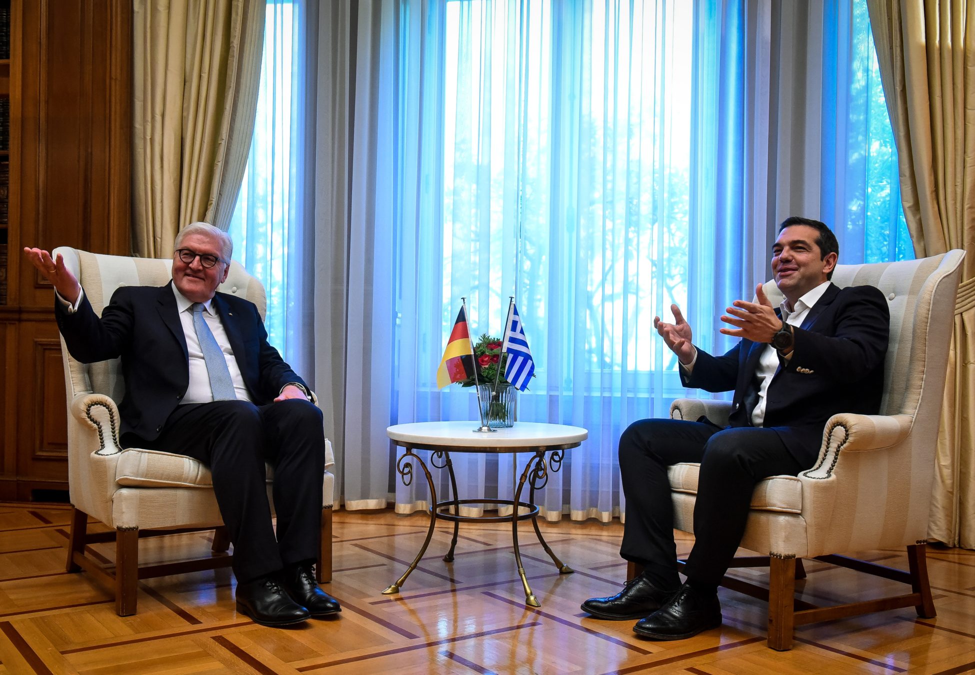 Τσίπρας: Να μην ξεχάσουμε τις διαφορές του παρελθόντος – Σταϊνμάγερ: Μας βαρύνει ενοχή