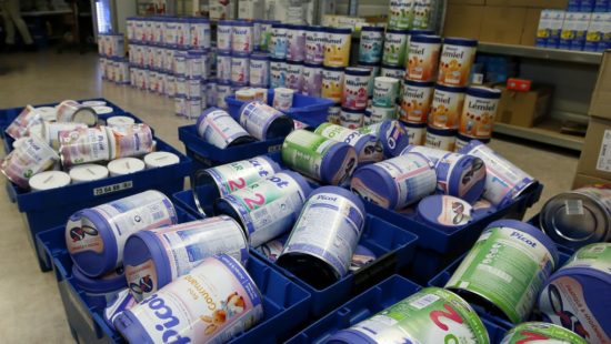 Lactalis: Συνέχισε να διαθέτει γάλα ύποπτο για σαλμονέλα και μετά τις αποκαλύψεις