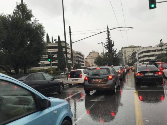 Με προβλήματα και μποτιλιάρισμα η κίνηση στους δρόμους της Αθήνας