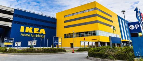 IKEA: Χαμηλότερα τα ετήσια κέρδη από τις αυξανόμενες τιμές σε ξύλο και μέταλλα